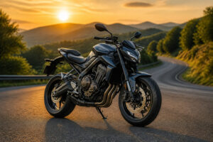 Moto sportive moderne au coucher du soleil